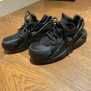 Nike huaraches black - womens